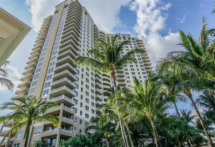 Turnberry On The Green Condos For Sale & Rent | Picture 1