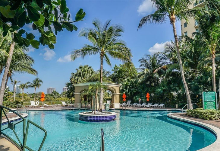 Turnberry On The Green Condos For Sale & Rent | Picture 4