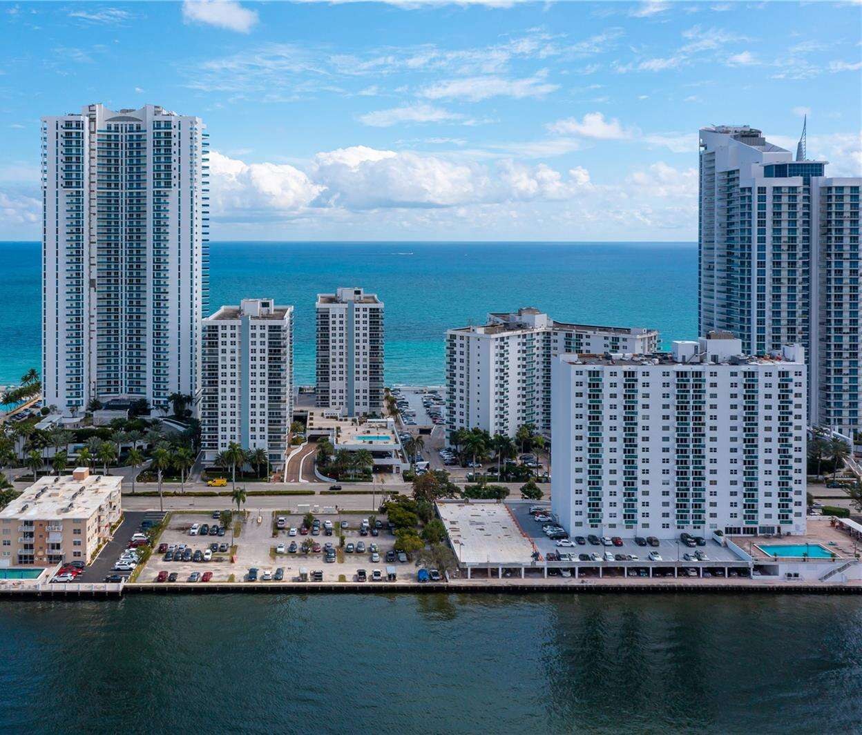 Aquarius Condos For Sale & Rent | Picture 2