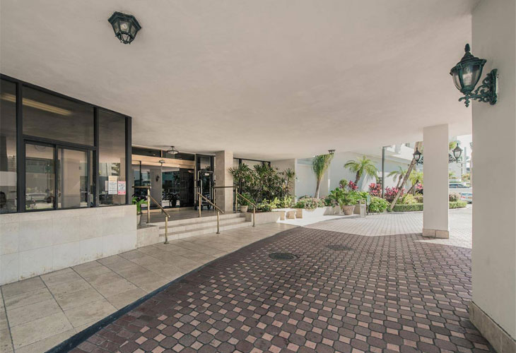 Alexander Towers Condos For Sale & Rent | Picture 3