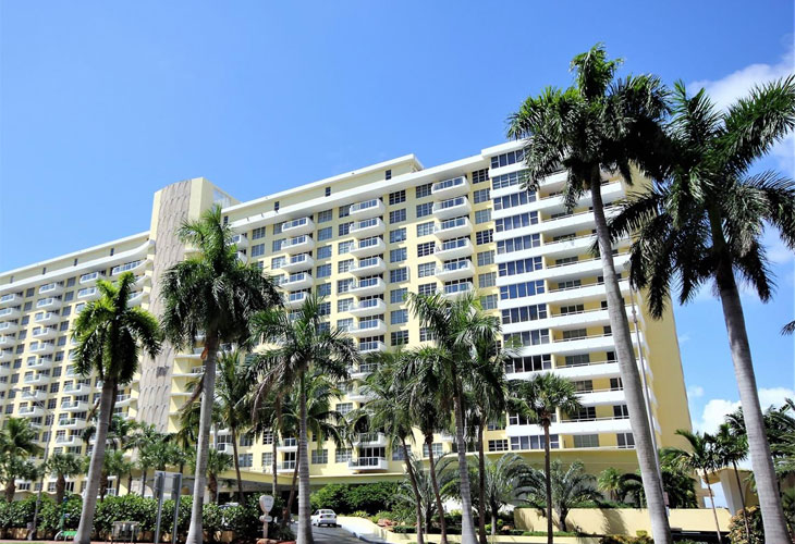 5600 Collins Ave | Picture 1