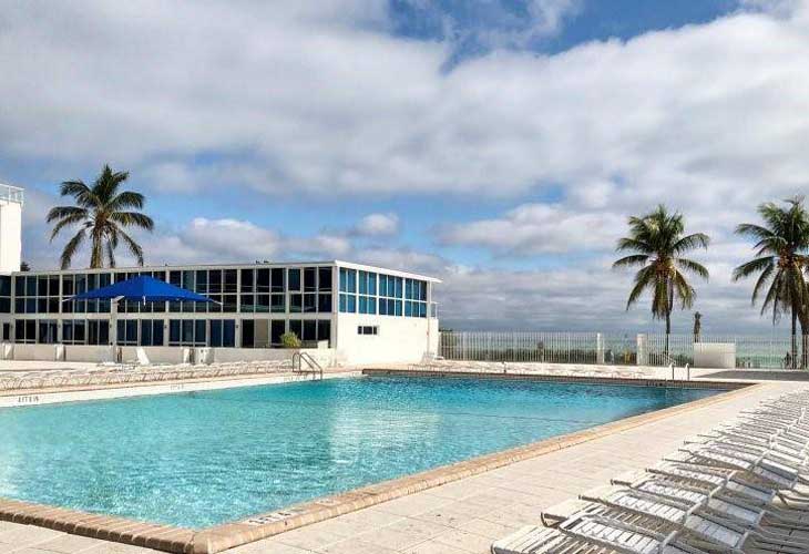 Castle Beach Club Condos For Sale & Rent | Picture 2