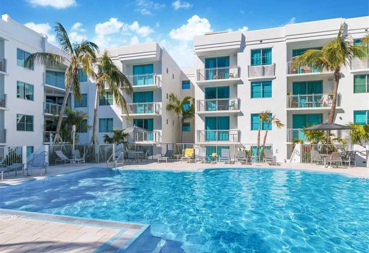 Cosmopolitan Condos For Sale & Rent | Picture 3