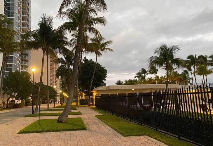 Oceanfront Plaza Condos For Sale & Rent | Picture 4