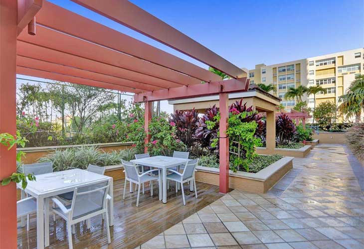 Yacht Club At Portofino Condos For Sale & Rent | Picture 4