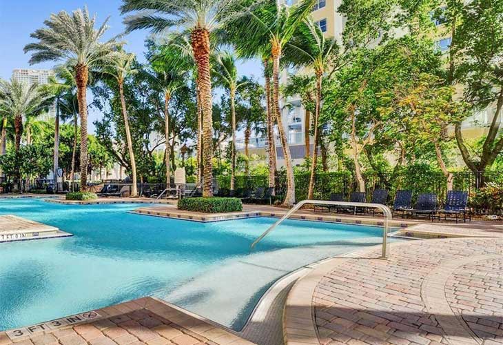 Porto Bellagio Condos For Sale & Rent | Picture 3