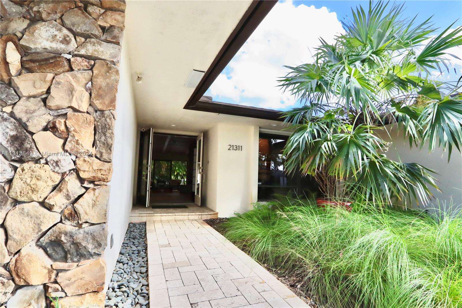 21311 23rd Ave, Miami, FL 33180 | Picture 3