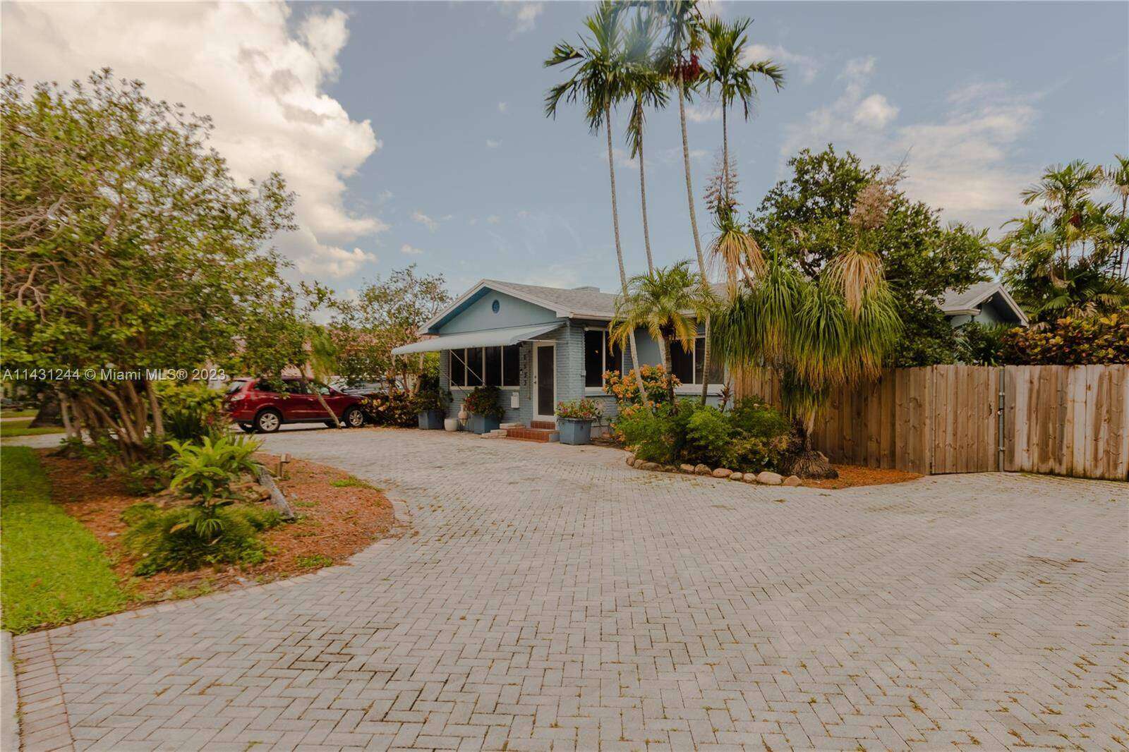 2533 Fillmore St, Hollywood, FL 33020 - For Sale photo 2