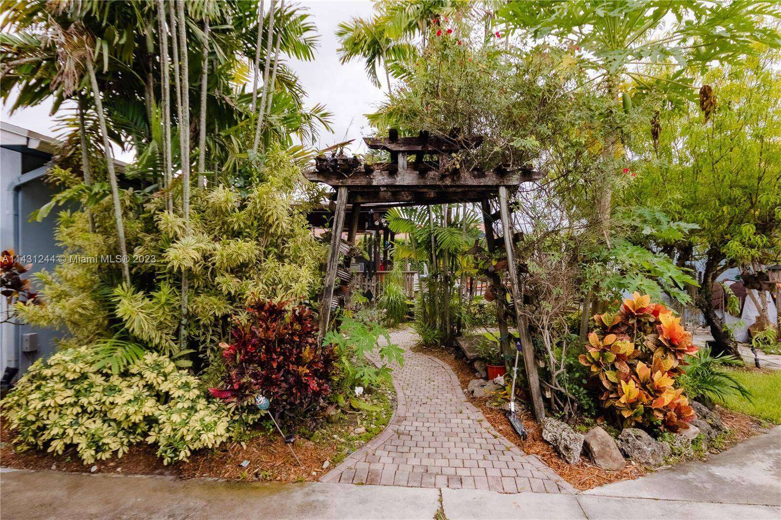 2533 Fillmore St, Hollywood, FL 33020 - For Sale photo 4