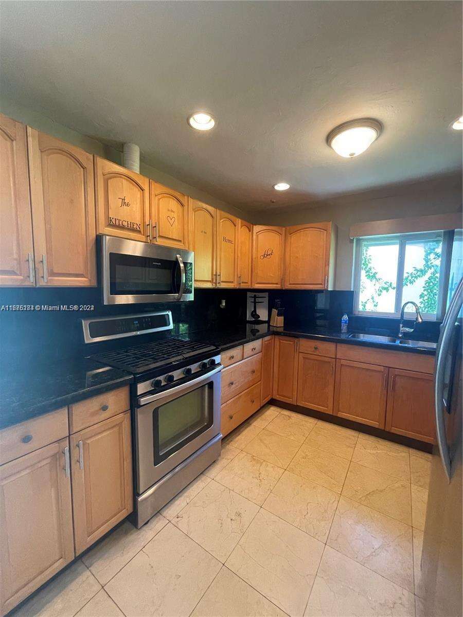 1531 Moffett St, Hollywood, FL 33020 - For Sale photo 2