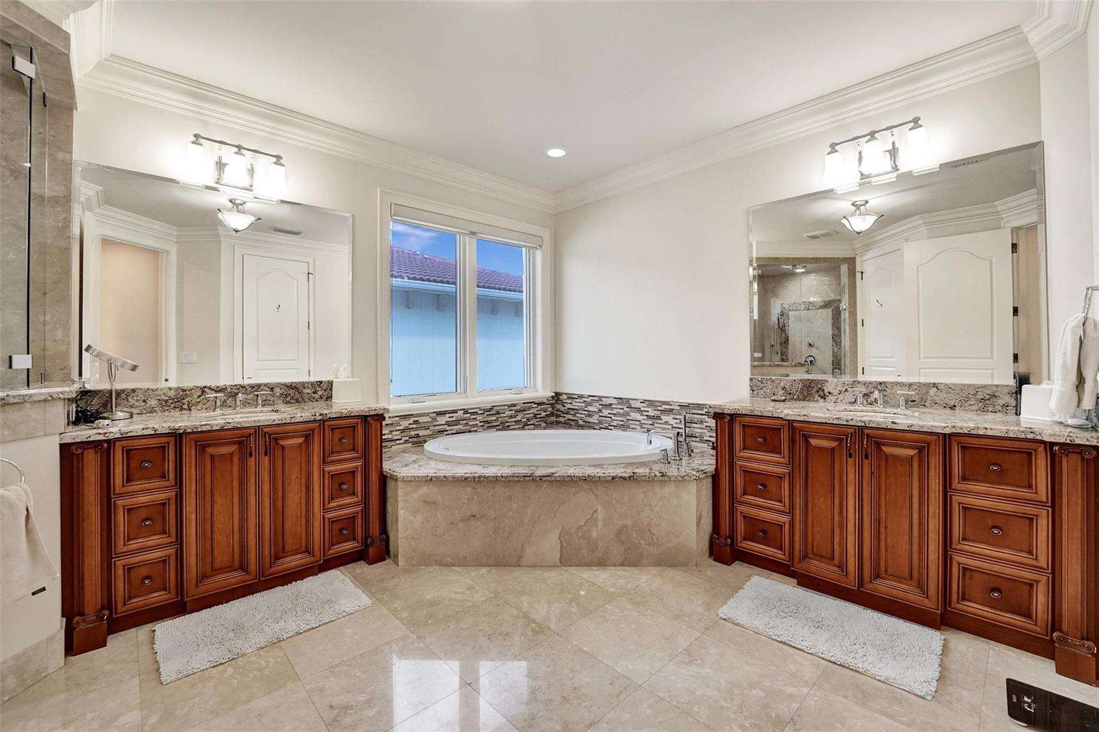 642 Palm, Hallandale Beach, FL 33009 - For Sale photo 58