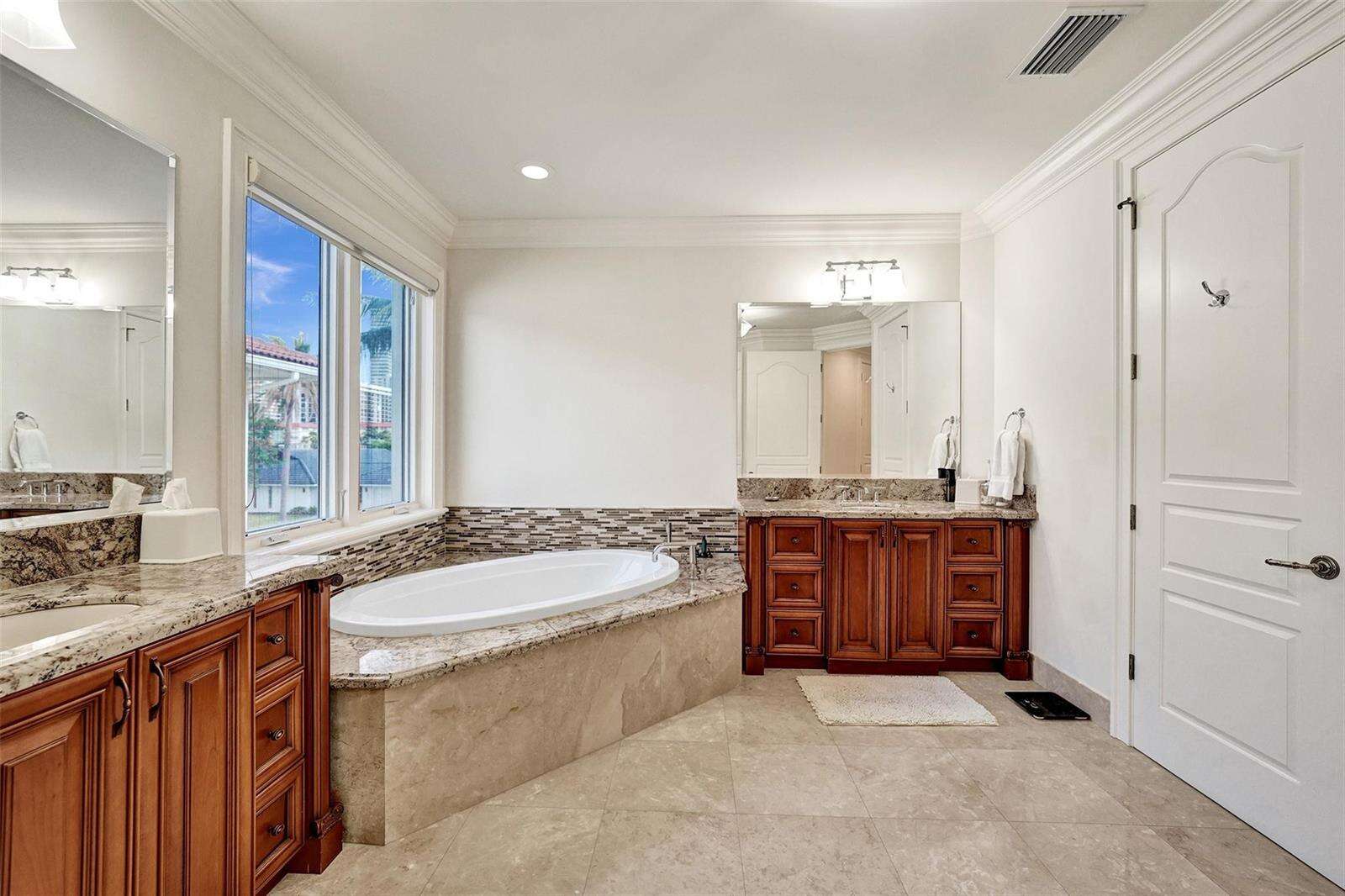 642 Palm, Hallandale Beach, FL 33009 - For Sale photo 60