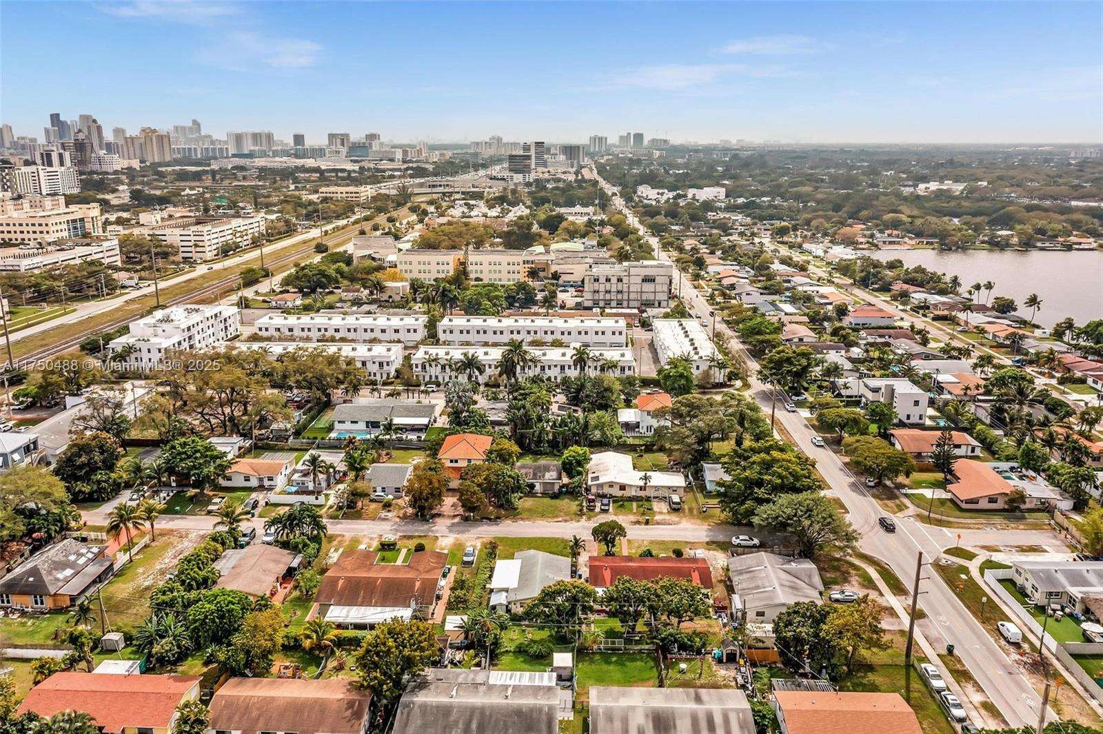 2631 214th St, Miami, FL 33180 | Picture 8