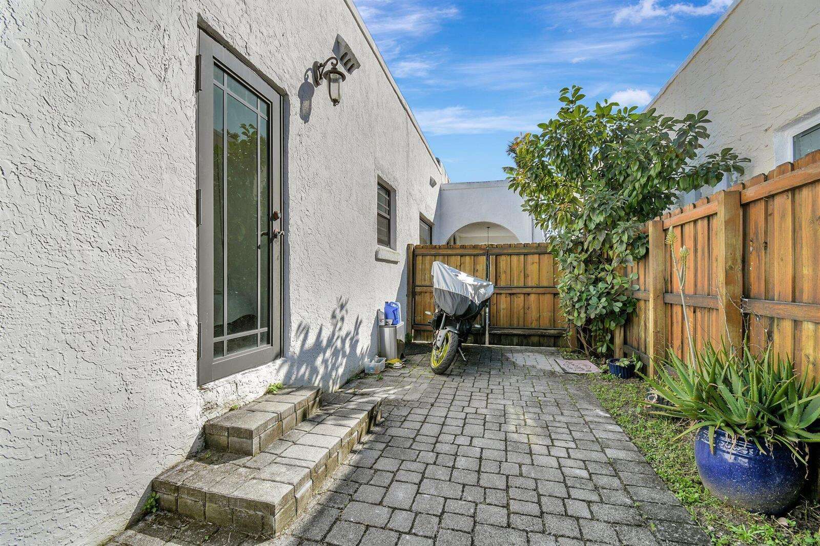 1513 Adams, Hollywood, FL 33020 - For Sale photo 30