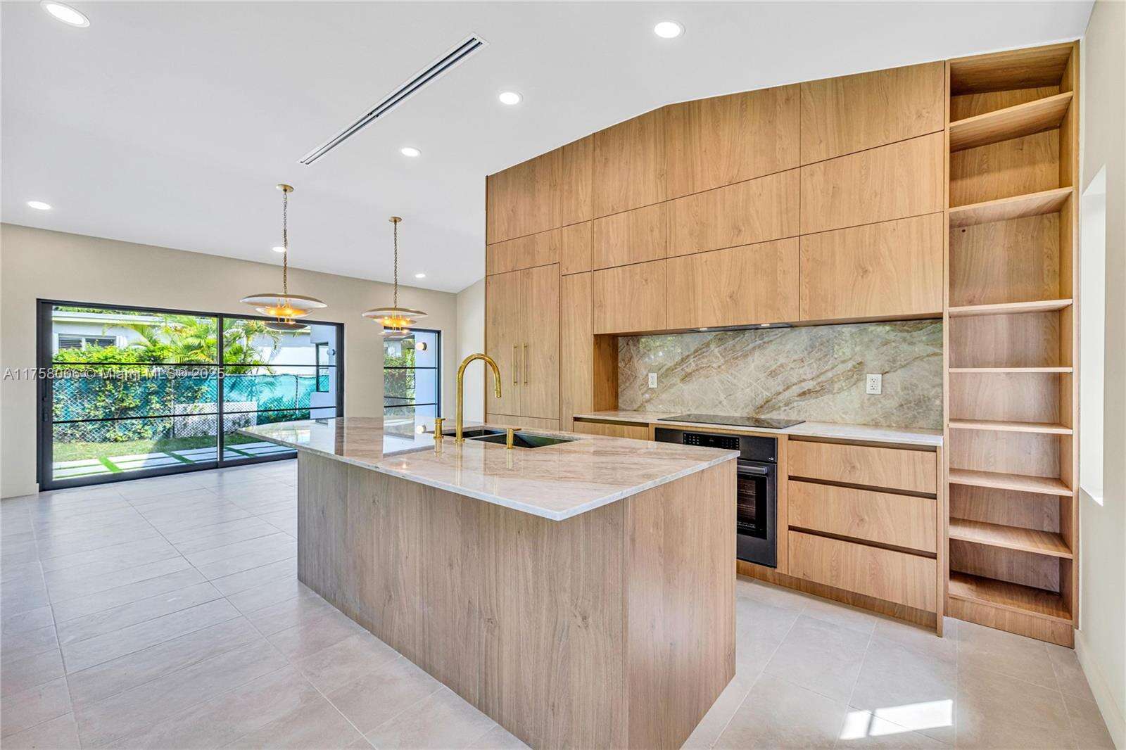 1323 Cleveland Rd, Miami Beach, FL 33141 | Picture 1