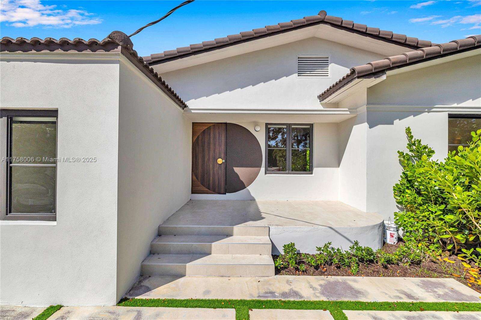 1323 Cleveland Rd, Miami Beach, FL 33141 | Picture 2