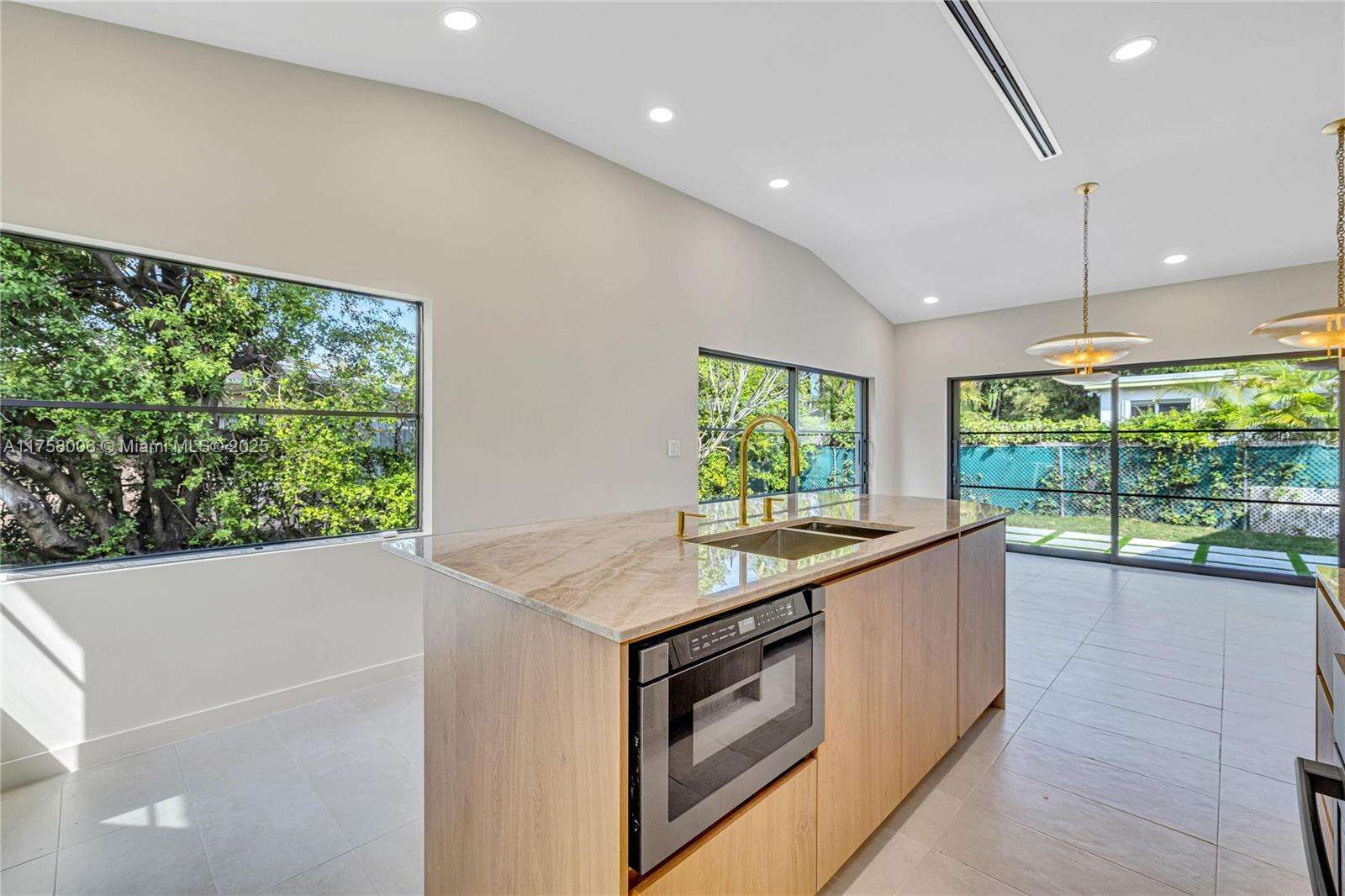 1323 Cleveland Rd, Miami Beach, FL 33141 | Picture 14