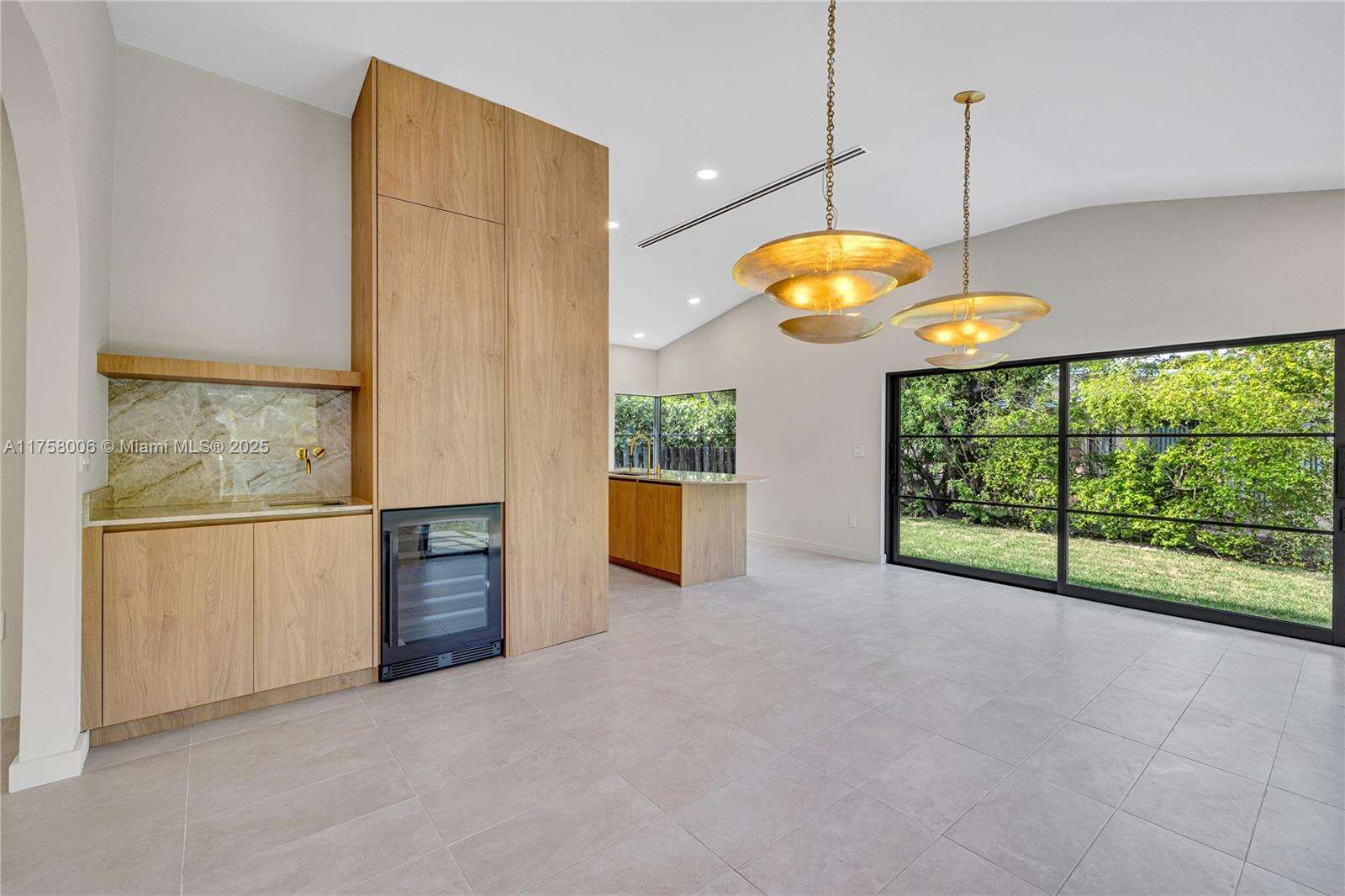 1323 Cleveland Rd, Miami Beach, FL 33141 | Picture 17