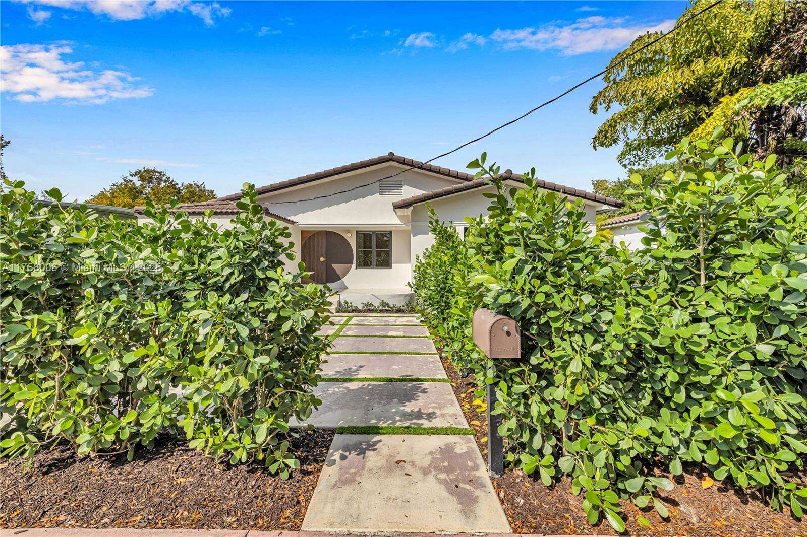 1323 Cleveland Rd, Miami Beach, FL 33141 | Picture 3