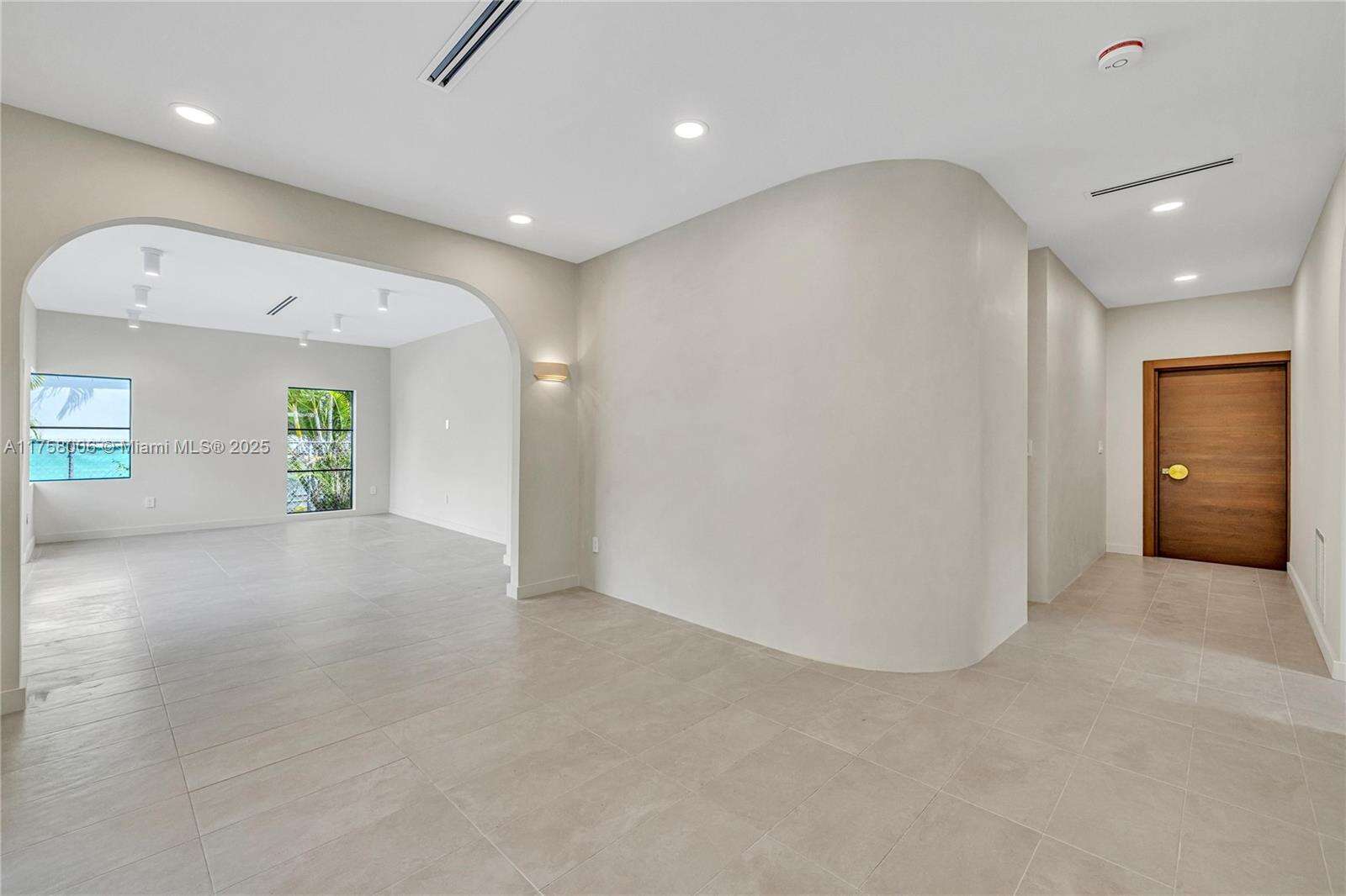 1323 Cleveland Rd, Miami Beach, FL 33141 | Picture 4