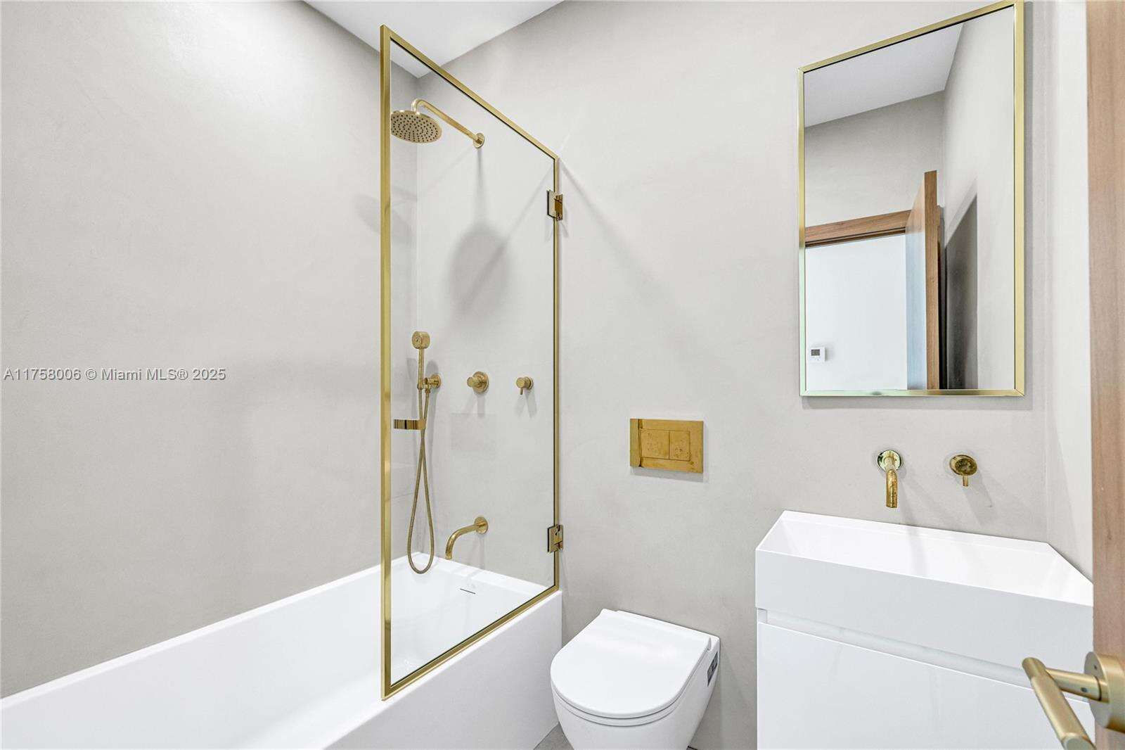 1323 Cleveland Rd, Miami Beach, FL 33141 | Picture 33