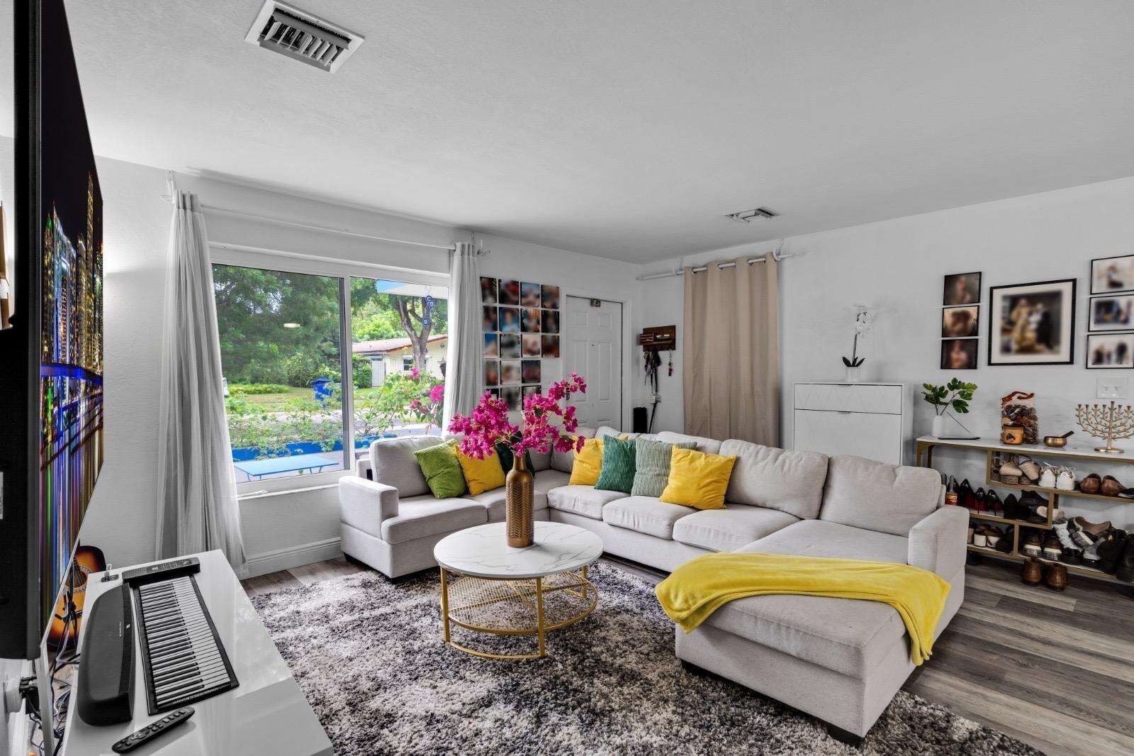 315 57th, Hollywood, FL 33023 - For Sale photo 1