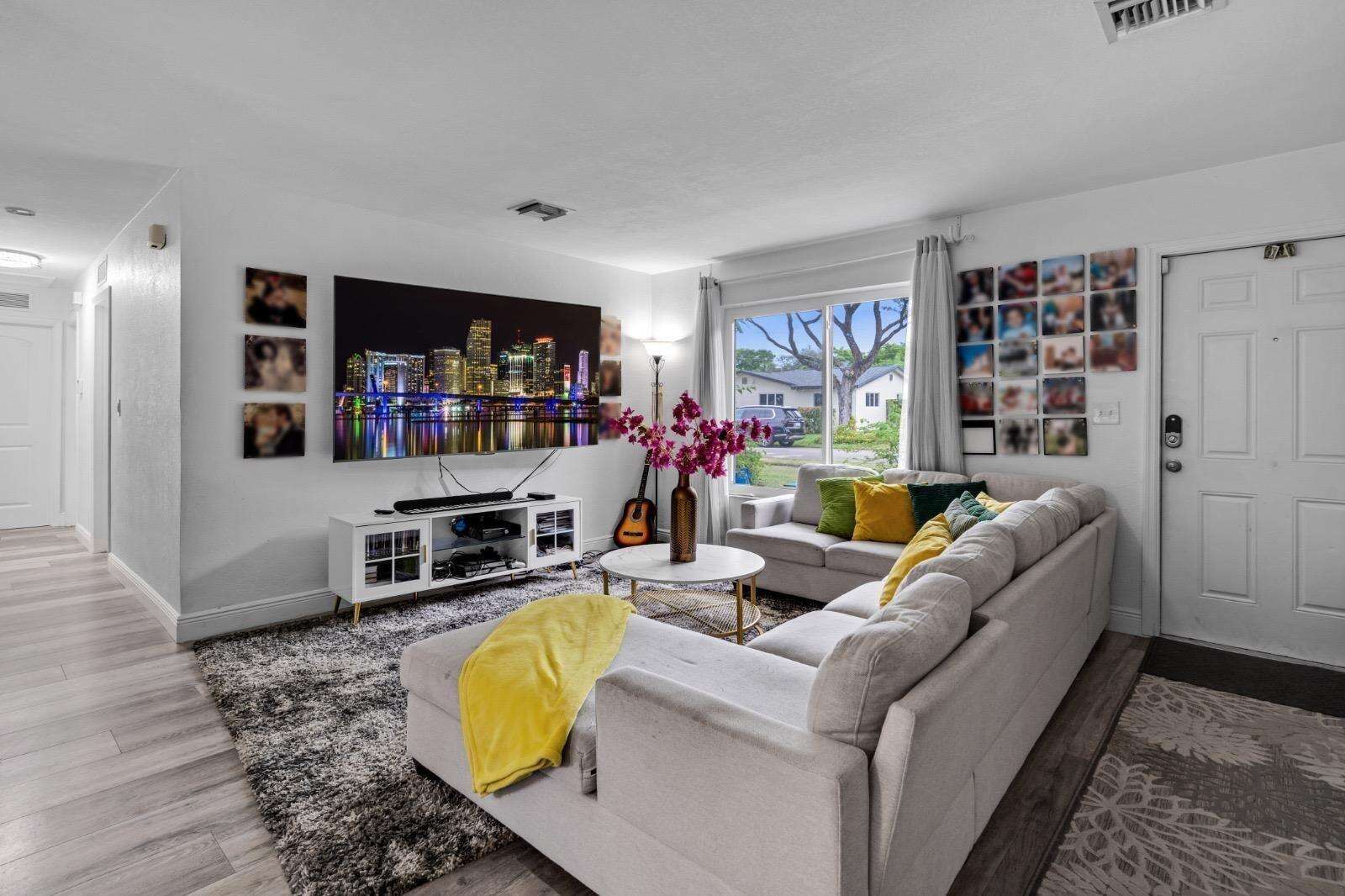 315 57th, Hollywood, FL 33023 - For Sale photo 3