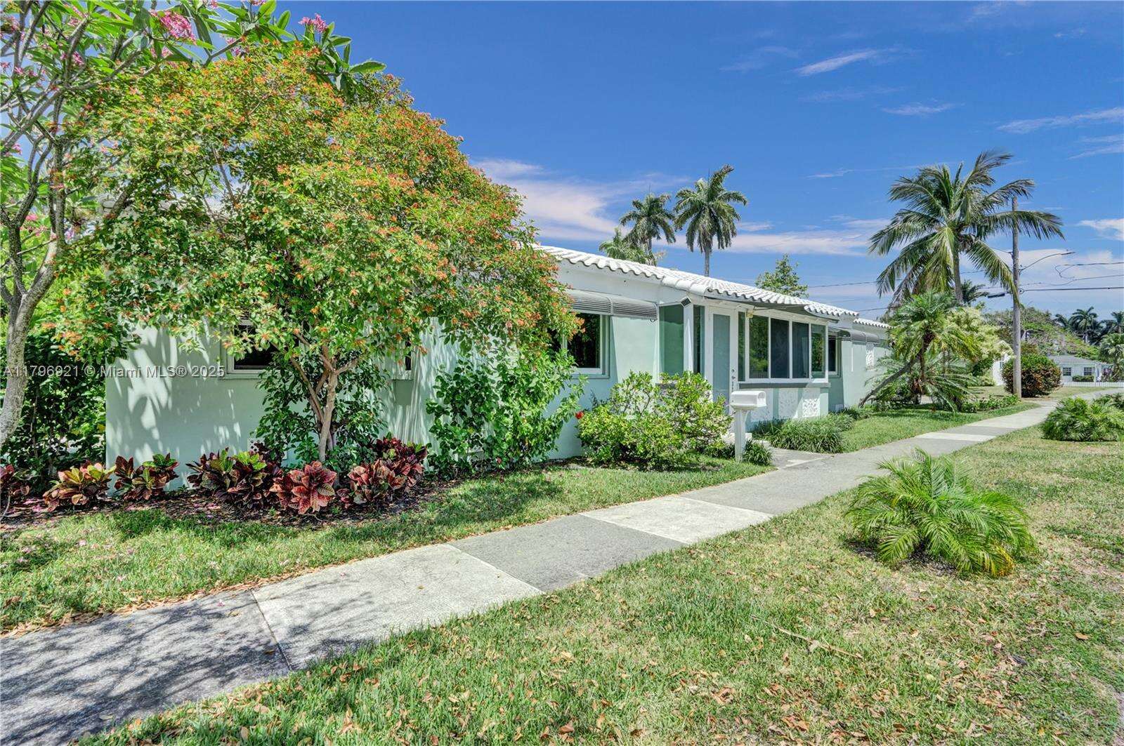 326 14th Ave, Hollywood, FL 33020 - For Sale photo 2