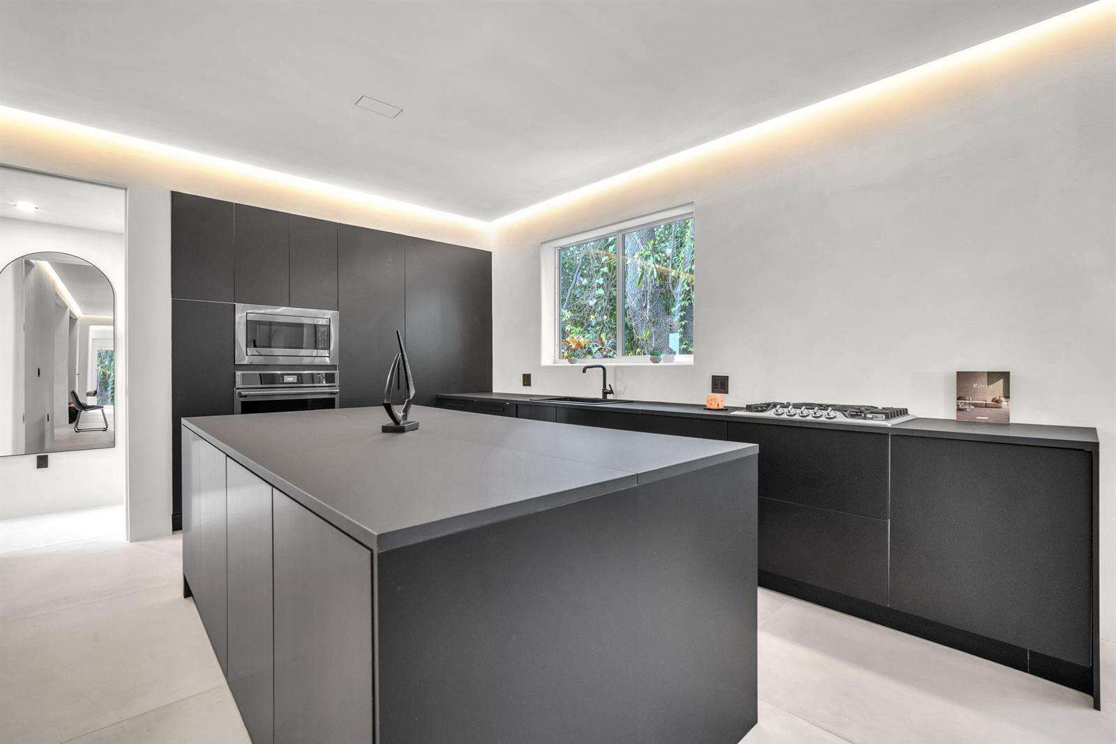 120 25th, Miami, FL 33137 - For Sale photo 6