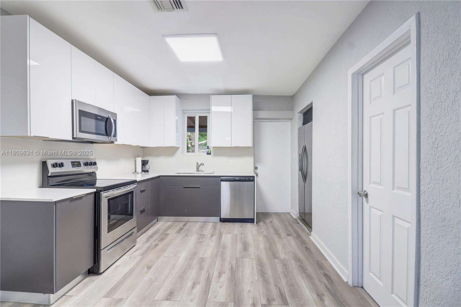 6039 38th St, Miramar, FL 33023 - For Sale photo 8