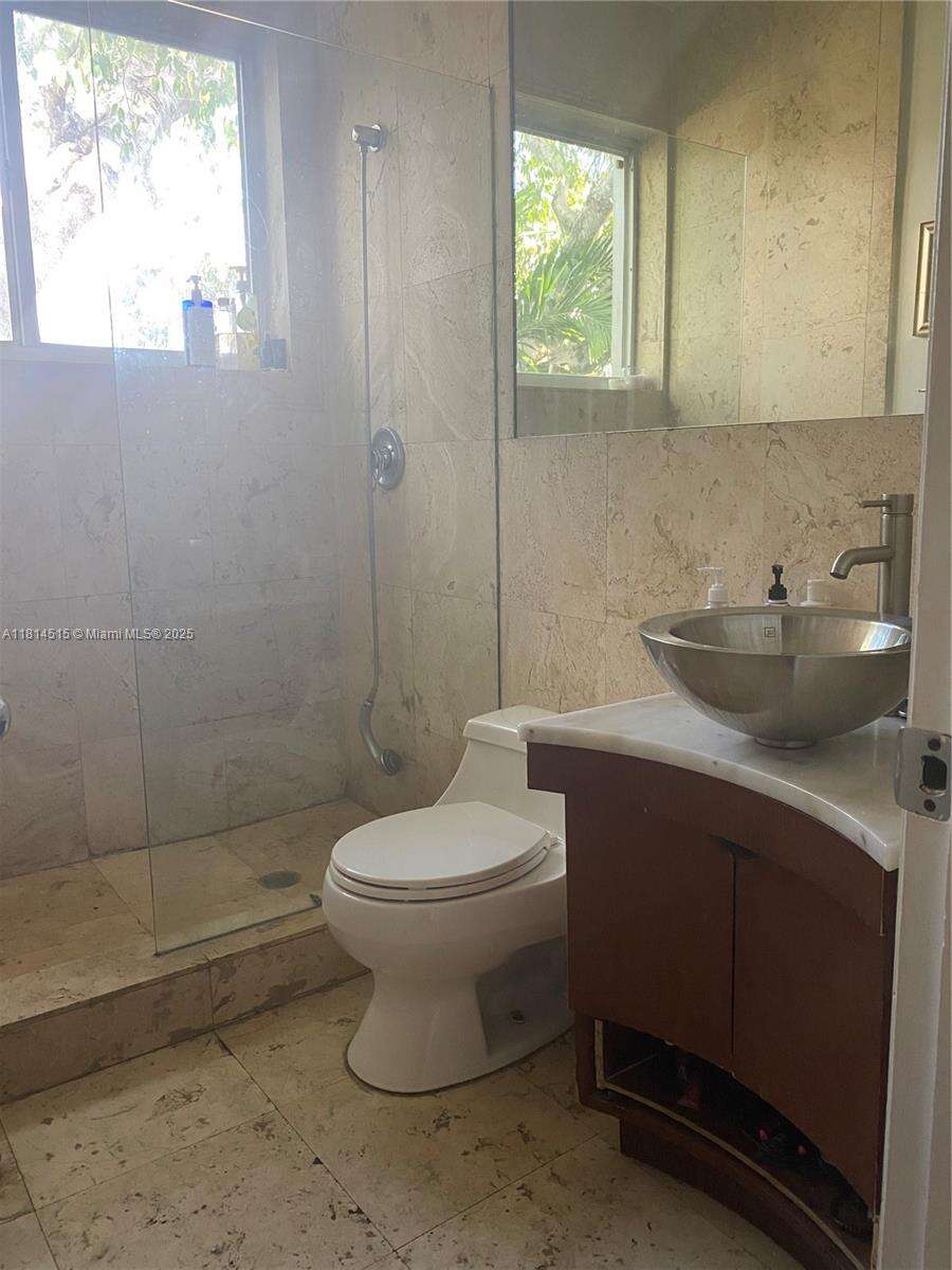 1691 Nethia Dr, Miami, FL 33133 | Picture 12