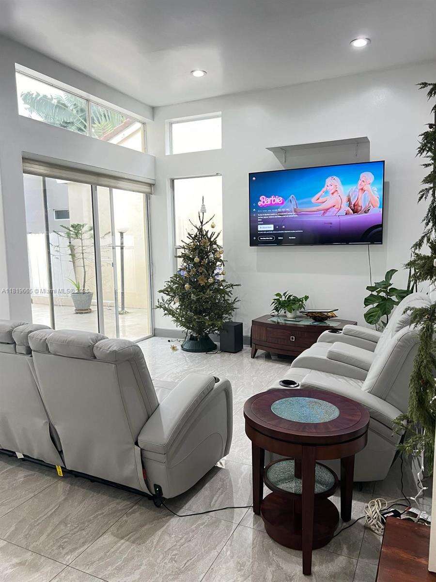 1120 Papaya St, Hollywood, FL 33019 | Picture 1