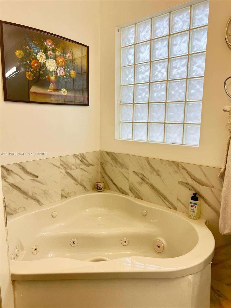 1120 Papaya St, Hollywood, FL 33019 | Picture 11