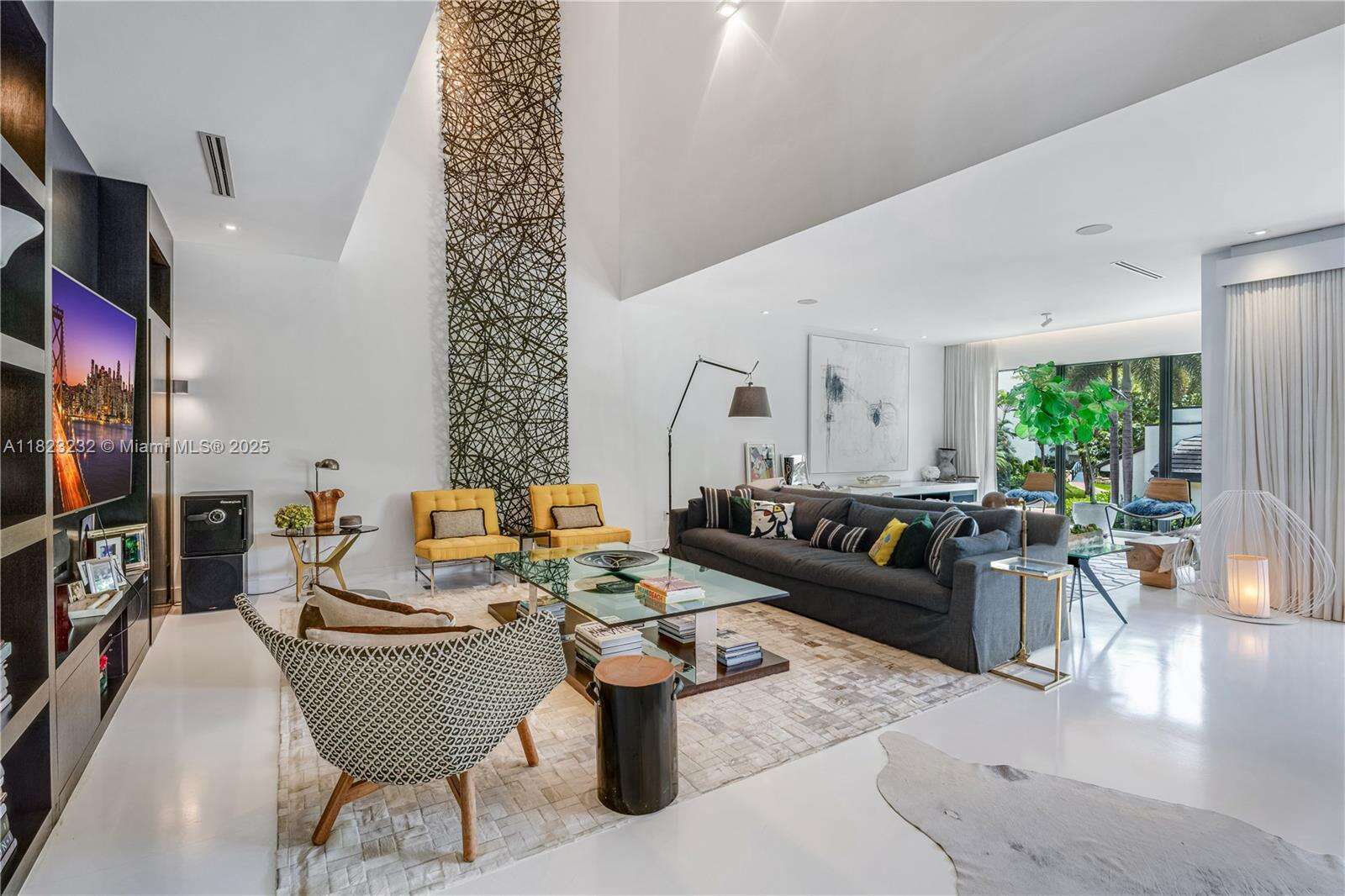 L Hermitage Condos for Sale & Rent | Picture 1