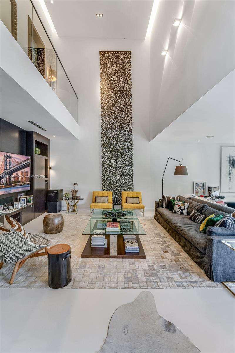 2000 Bayshore Dr, Miami, FL 33133 | Picture 2