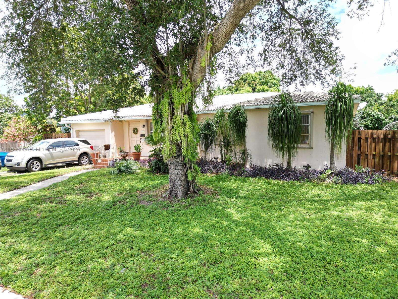 2527 Fillmore St, Hollywood, FL 33020 - For Sale photo 2