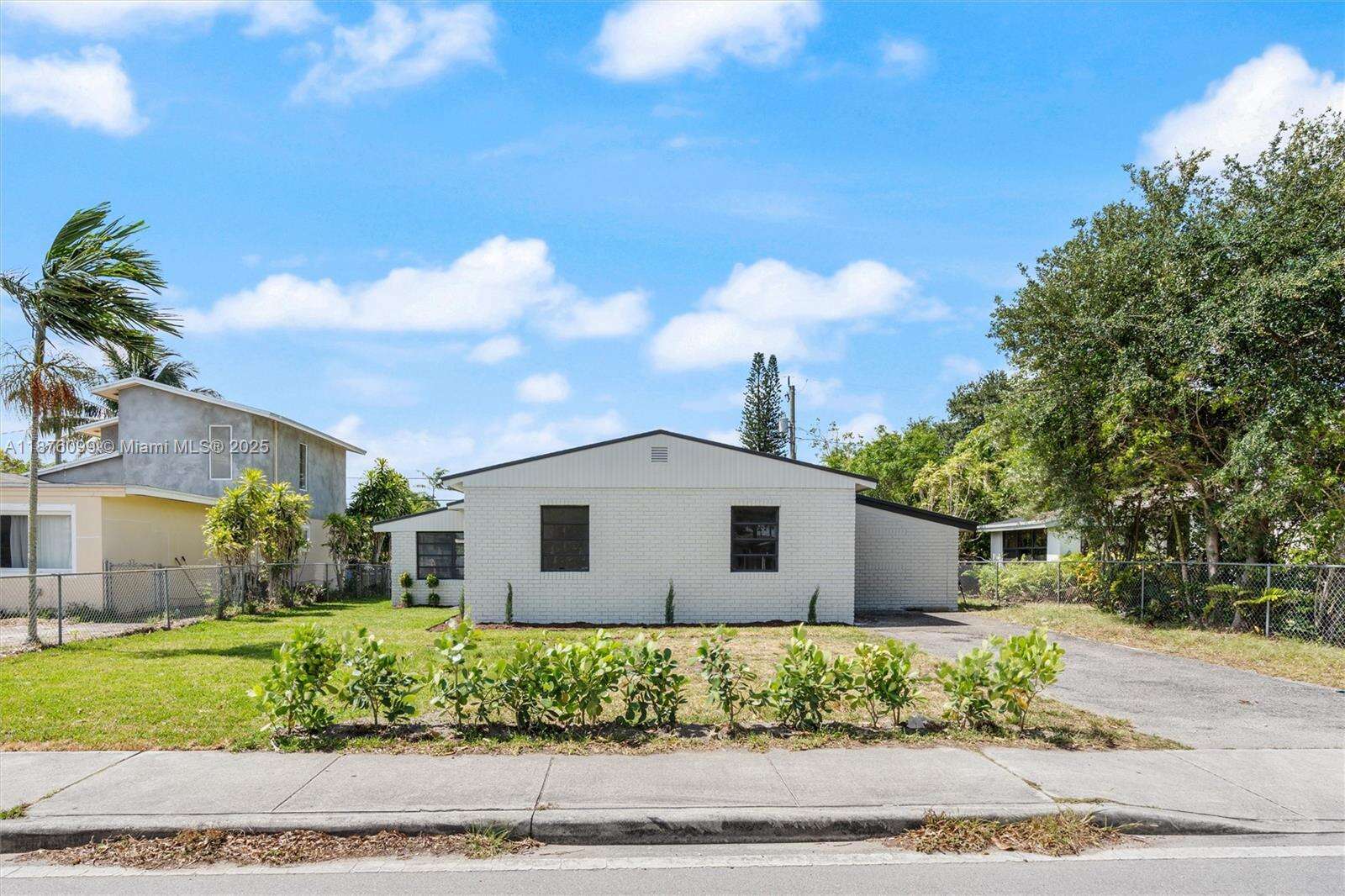 3230 Taft St, Hollywood, FL 33021 - For Sale photo 2