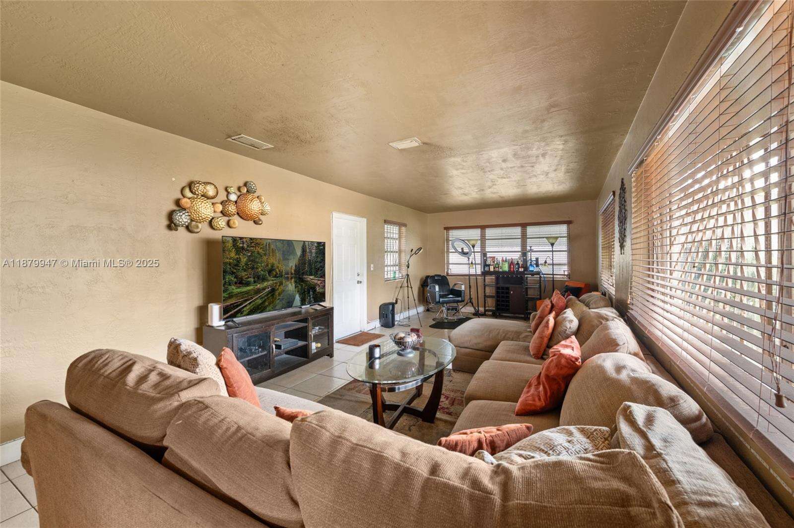 3265 Nw 50th St, Miami, FL 33142 | Picture 4