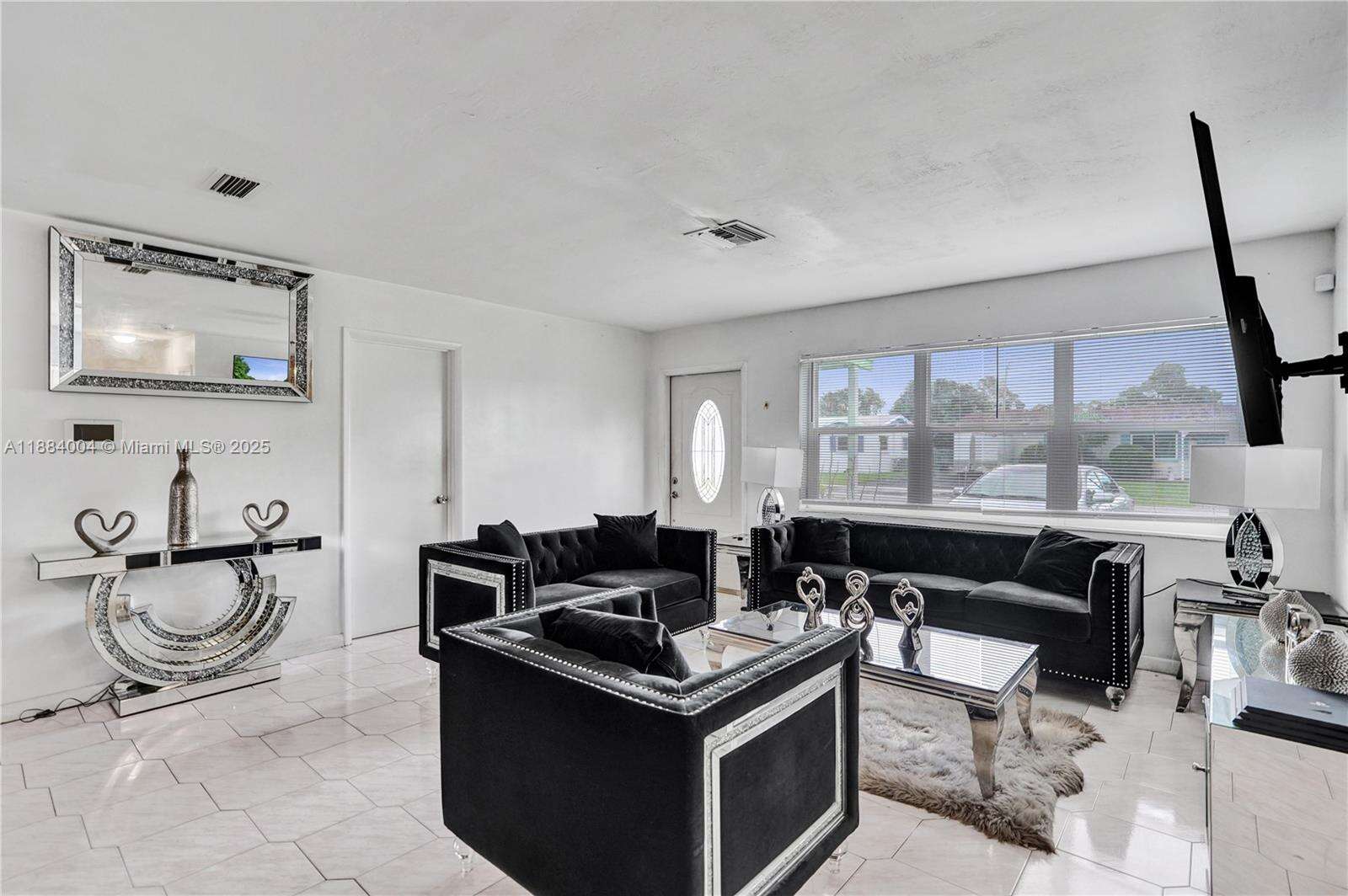 320 71st Ave, Hollywood, FL 33024 - For Sale photo 1