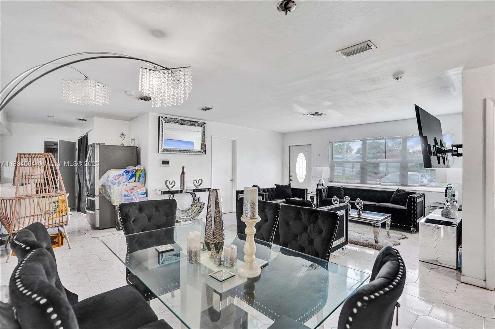320 71st Ave, Hollywood, FL 33024 - For Sale photo 2