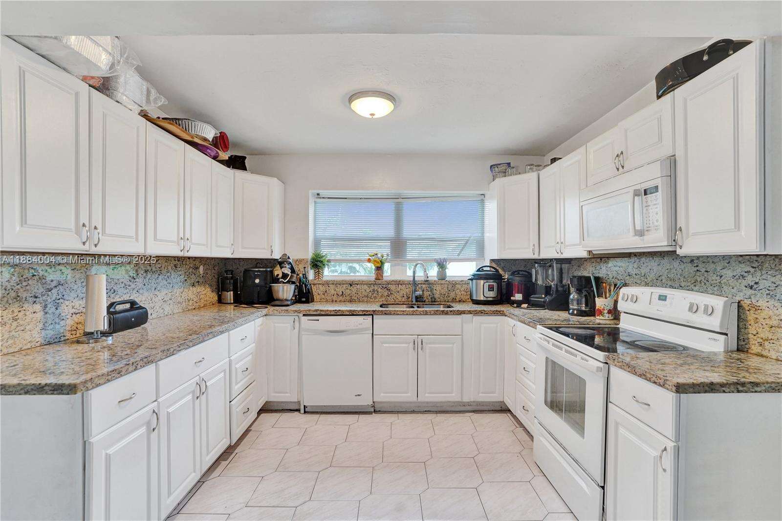 320 71st Ave, Hollywood, FL 33024 - For Sale photo 16