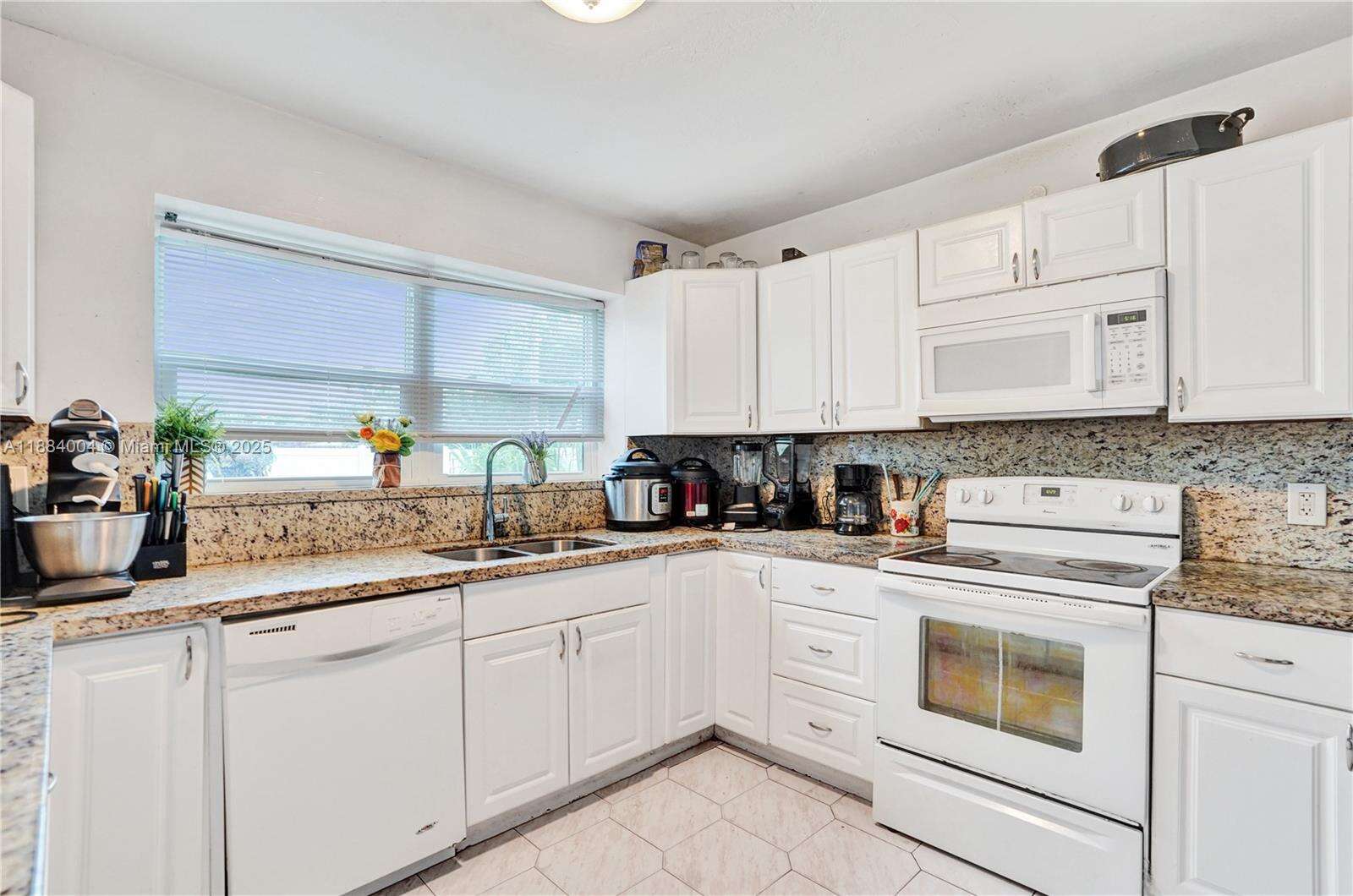 320 71st Ave, Hollywood, FL 33024 - For Sale photo 18