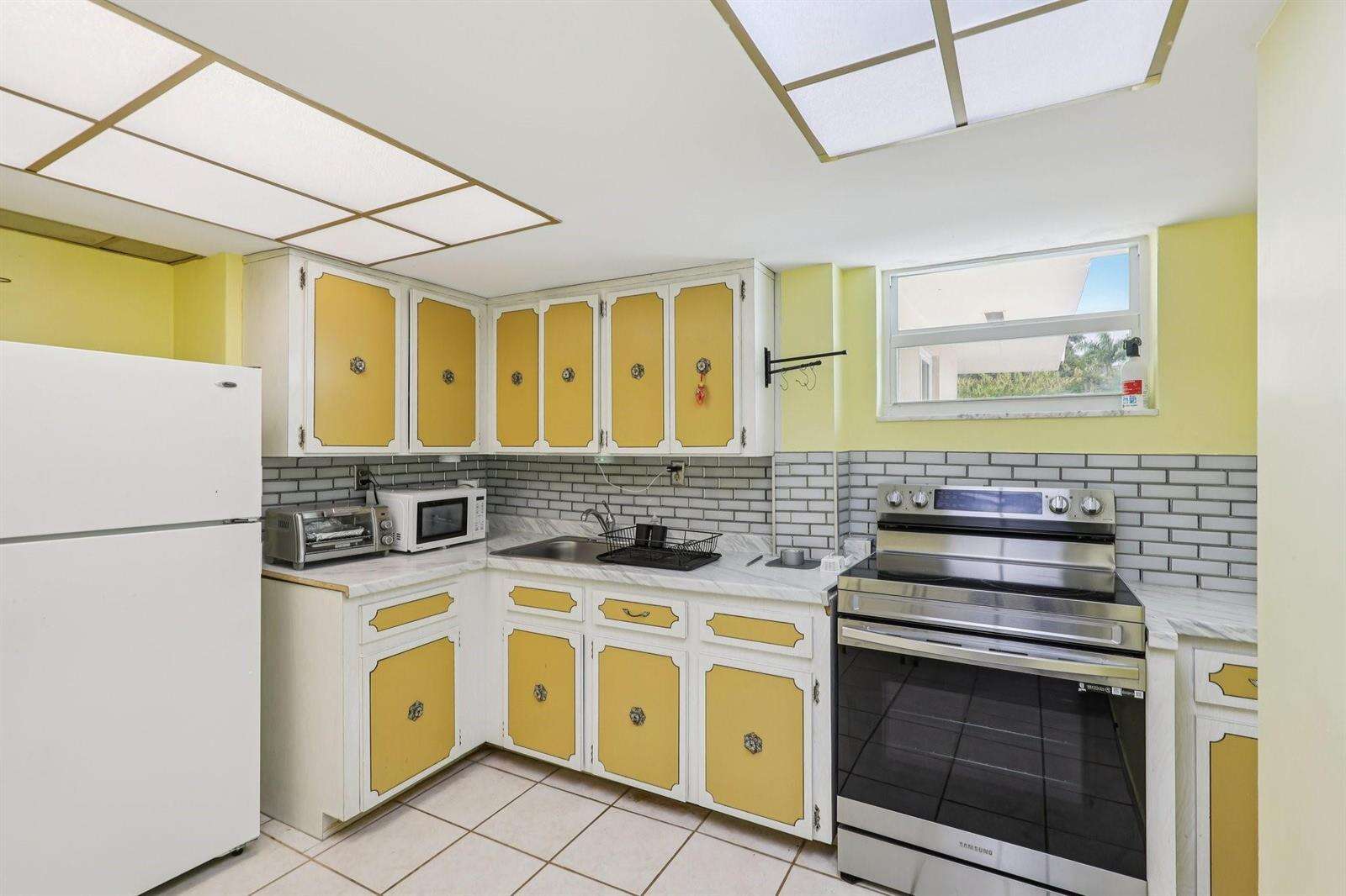 525 58th, Miami, FL 33137 - For Sale photo 8