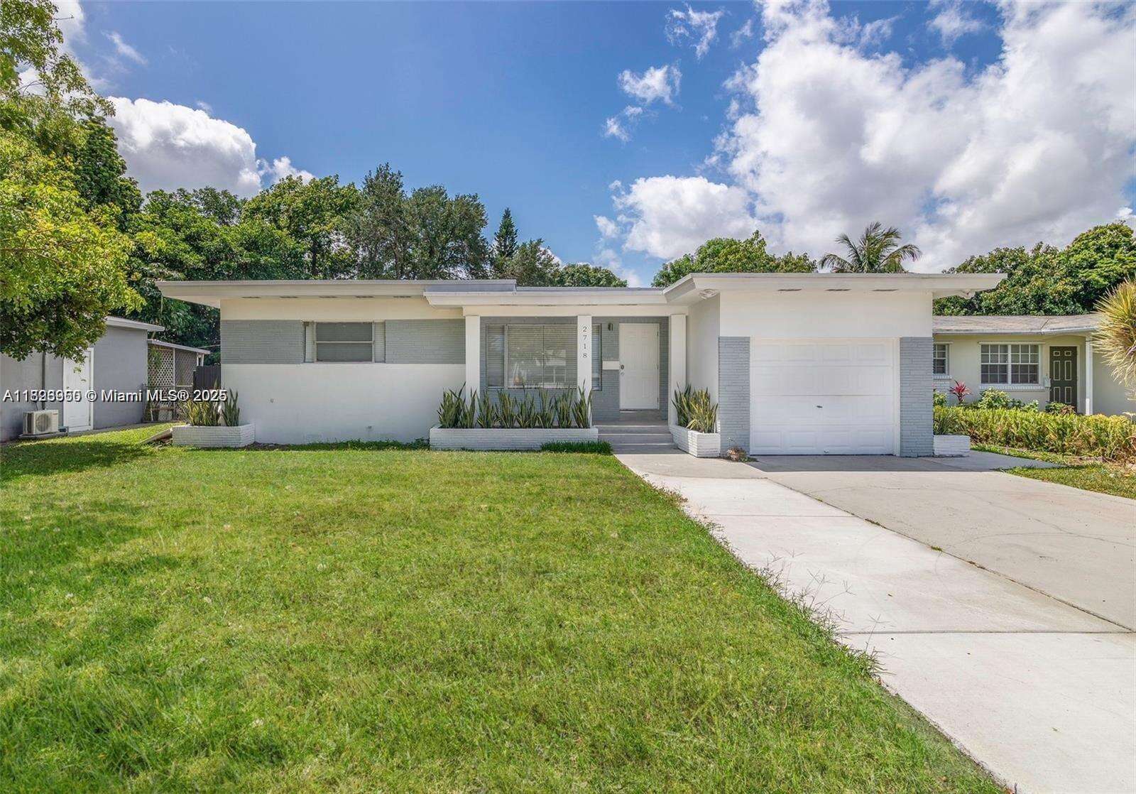 2718 Adams St, Hollywood, FL 33020 - For Sale photo 2