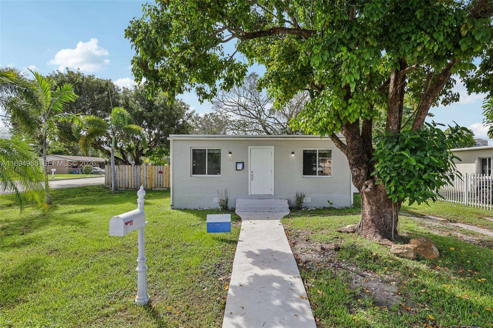 5900 63rd St, South Miami, FL 33143 | Picture 1