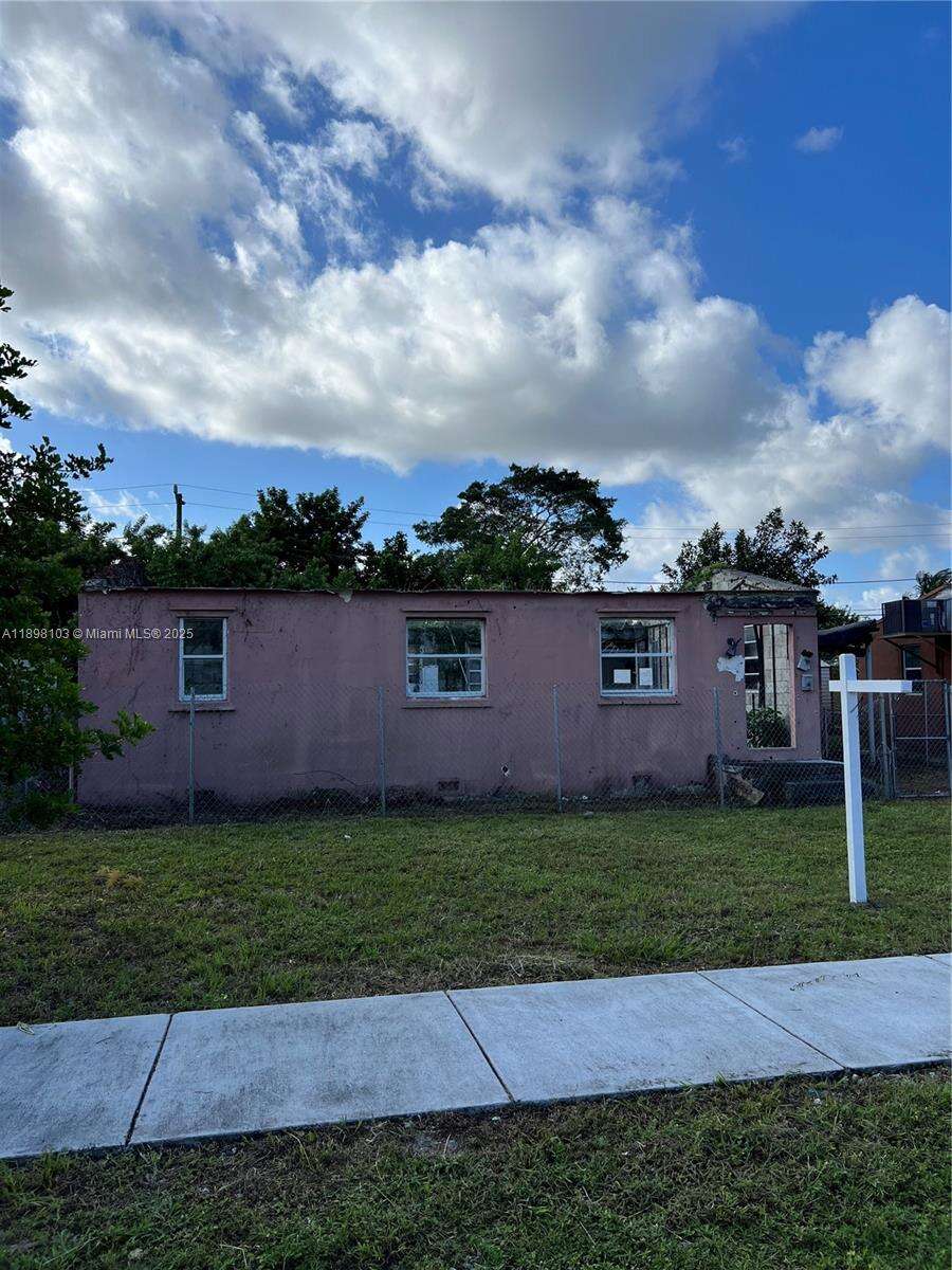 2122 Dewey St, Hollywood, FL 33020 | Picture 1