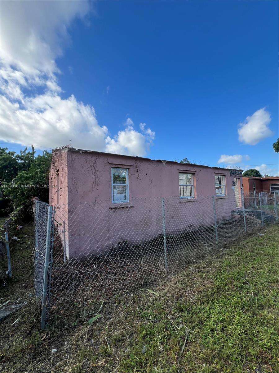 2122 Dewey St, Hollywood, FL 33020 | Picture 2