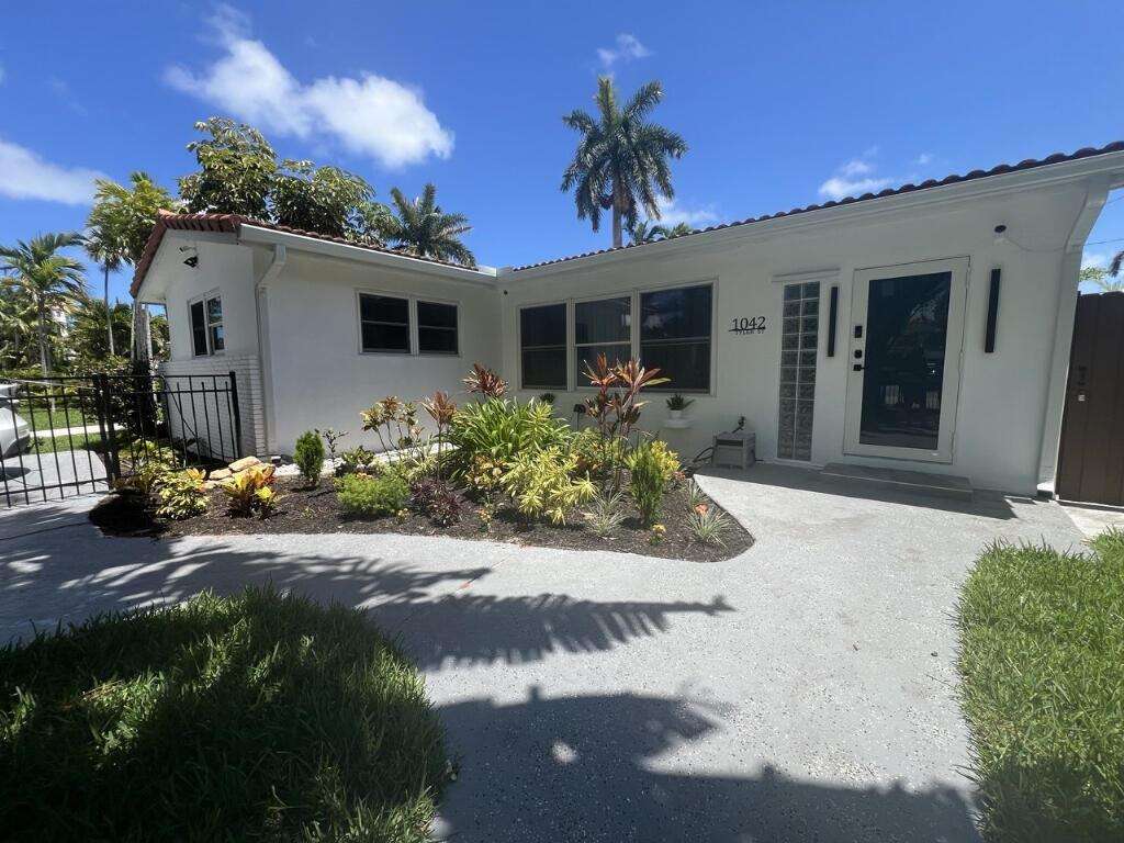 1042 Tyler, Hollywood, FL 33019 - For Sale photo 1