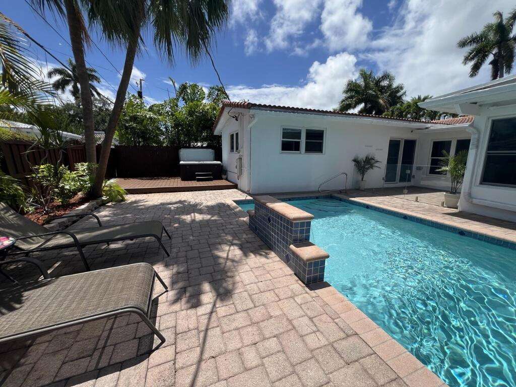 1042 Tyler, Hollywood, FL 33019 - For Sale photo 2