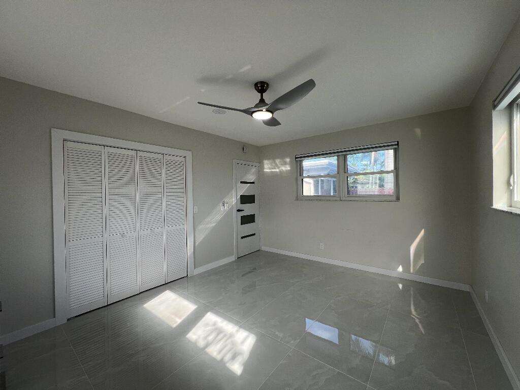 1042 Tyler, Hollywood, FL 33019 - For Sale photo 11